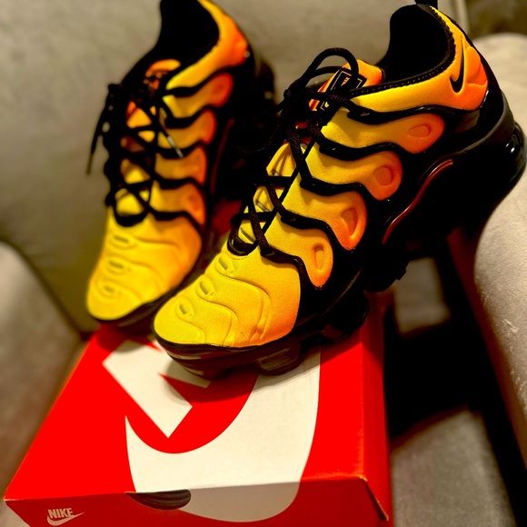Nike Other - Ombré Orange/Yellow Vapormax